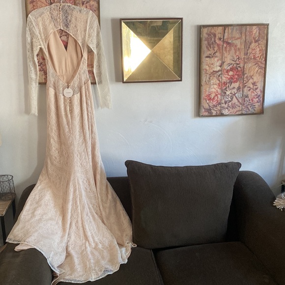 NEW TULAROSA X REVOLVE BOHO IVORY LACE LONGSLEEVE WEDDING DRESS GOWN 4 - Picture 3 of 17